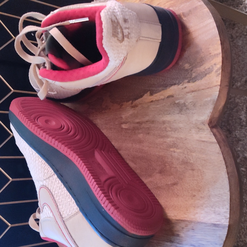 Nike - Picture 4 of 4